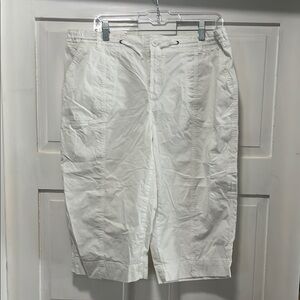 Avenue White Cotton Capris Relaxed Fit